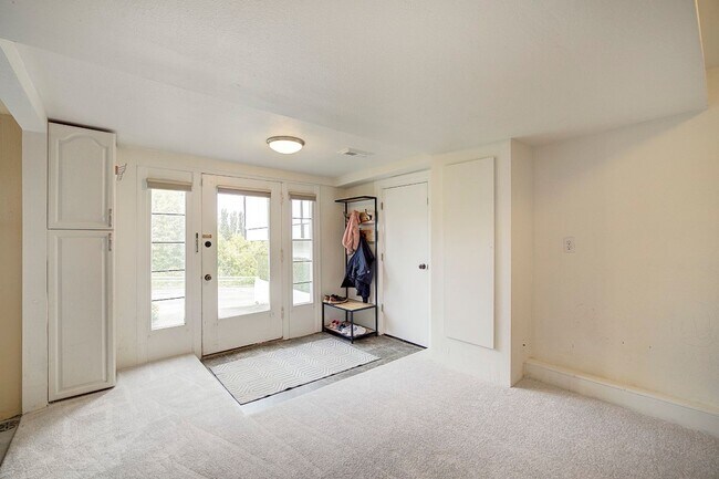 Building Photo - 3 bedroom 2.5 View Property Beach Access  ...