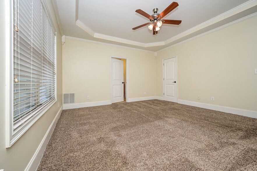 Building Photo - 104 Society St