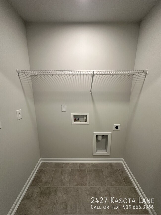 Building Photo - 2427 Kasota Ln