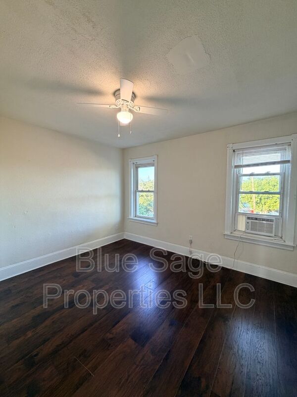 Building Photo - 758 Saville Ave