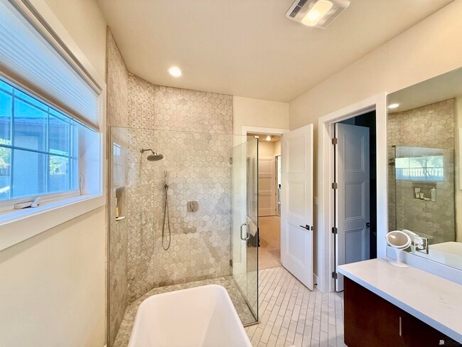 Building Photo - 1330 W Ridgeview Dr