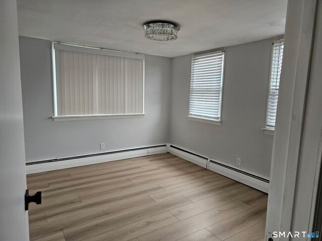 Building Photo - 10 Cold Spring St