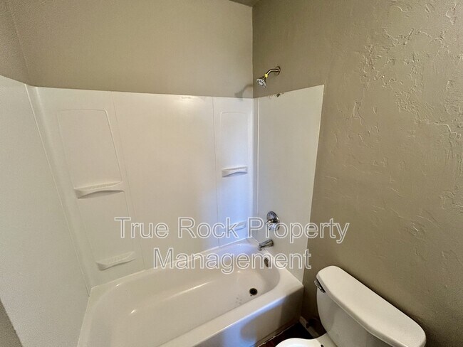 Building Photo - 1127 E Beverly St