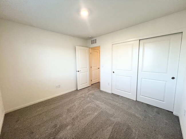 Building Photo - 2625 Dahlia Fls Ave