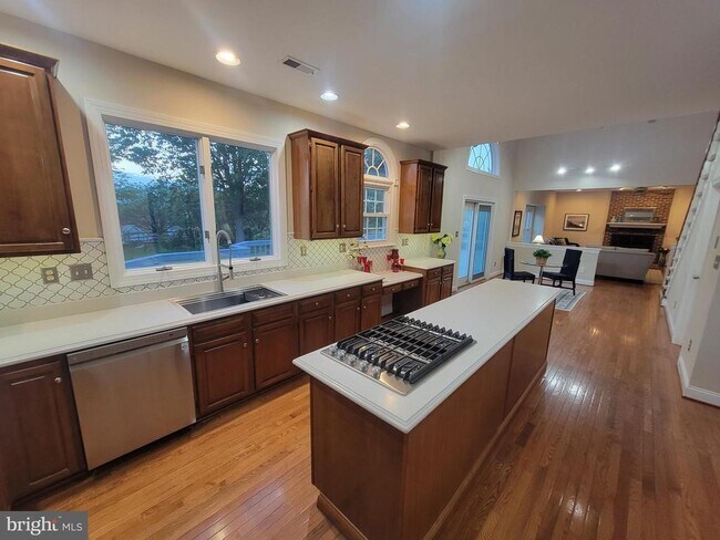Building Photo - 12 Foxview Cir