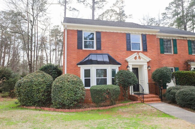 Building Photo - EXECUTIVE LUXURIOUS TOWNHOME