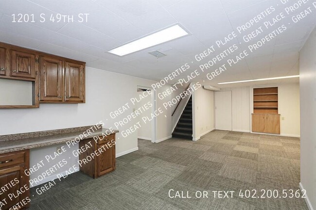 Building Photo - 1201 S 49th St