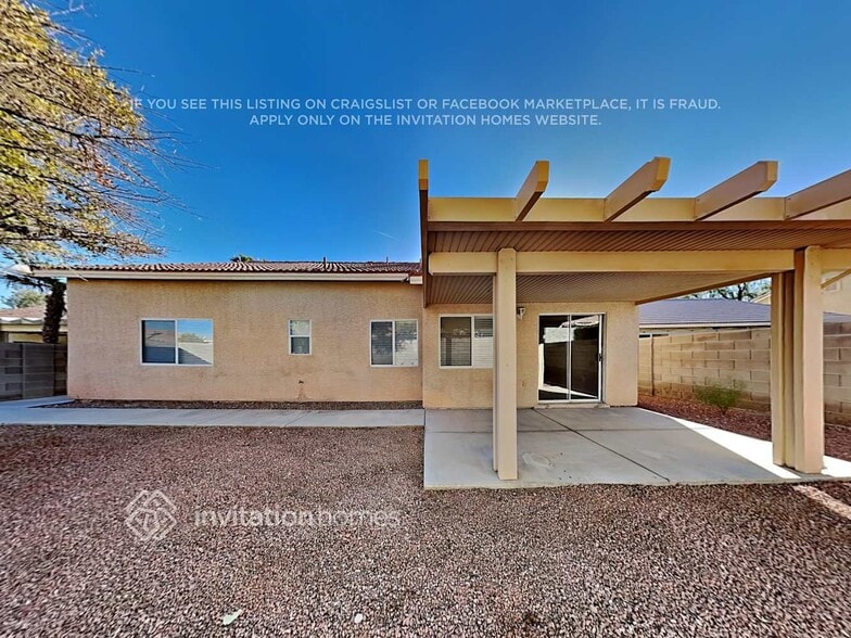 Building Photo - 2424 Carolina Ct