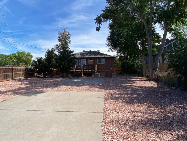 Parking - 4343 Navajo St