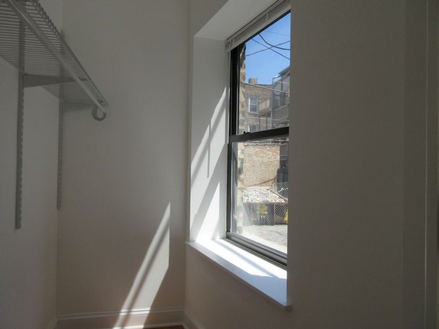 Building Photo - 1348 W Howard St