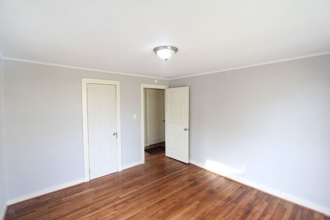 Building Photo - 1705 2nd Ct W