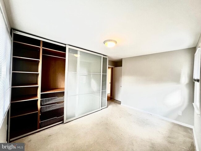 Building Photo - 5719 Rossmore Dr