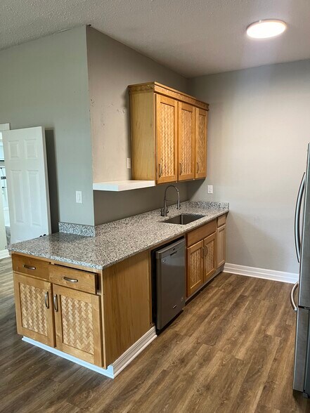 Building Photo - 8715 Fowler Ave