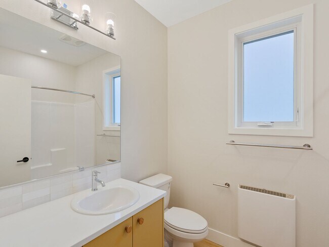 Building Photo - 3bed/2.5 Bath Duplex Unit New Construction...