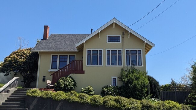 Building Photo - Furnished home, all utilities included!