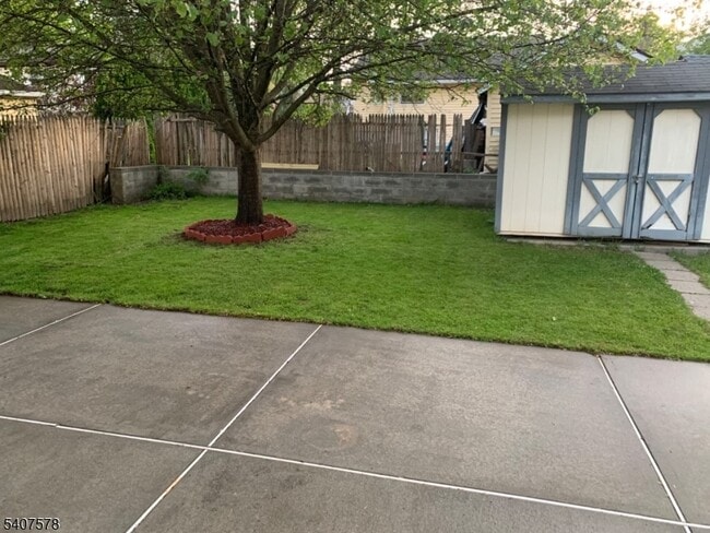 Building Photo - 19 Dacotah Ave