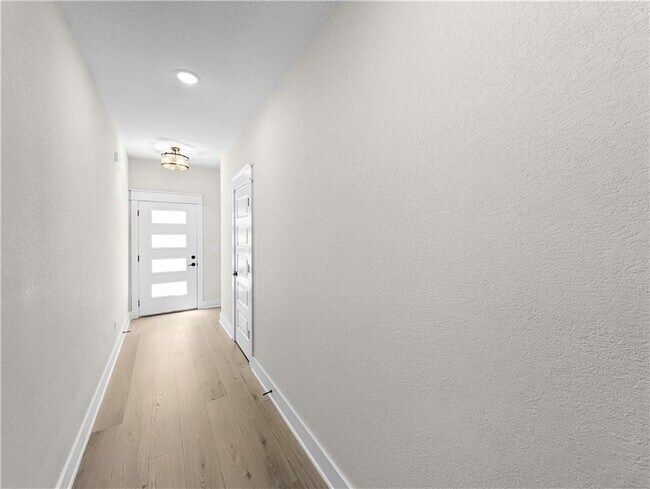 Building Photo - 30 Benwick Ln