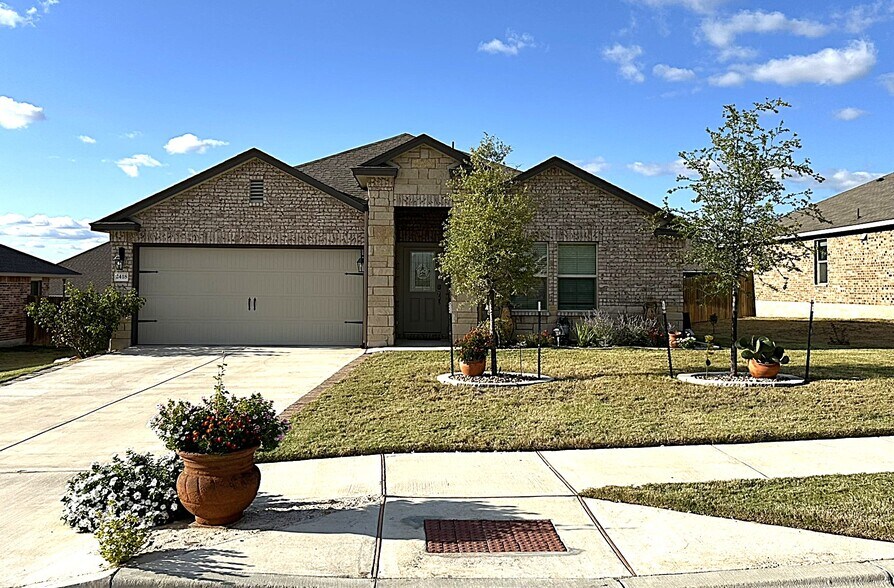 Primary Photo - 2418 Corradino St