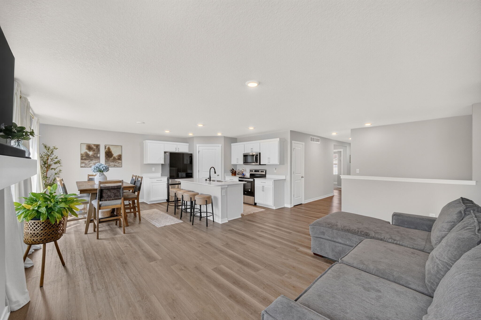 open concept living - 1080 Bel Aire Ct