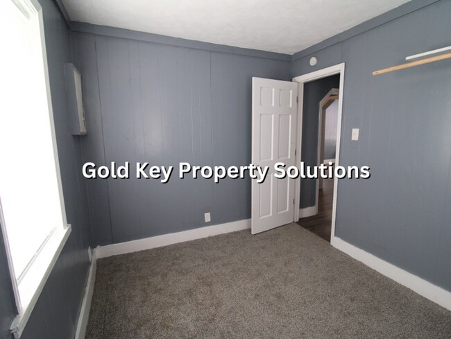 Building Photo - MUNCIE 2 BR 1 BA House with Main-Level Laundry and Shed (SECTION 8 APPROVED)