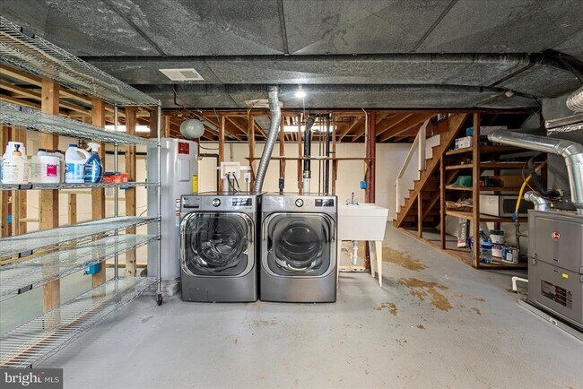 Building Photo - 641 W Country Club Dr