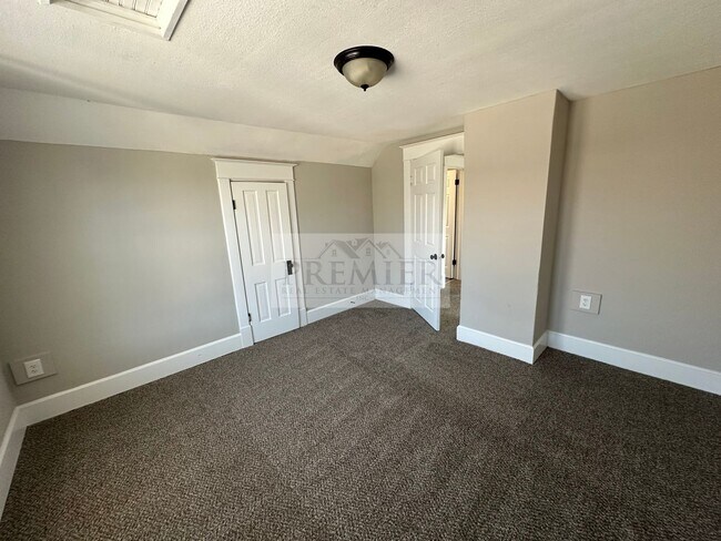 Building Photo - 184 W North St