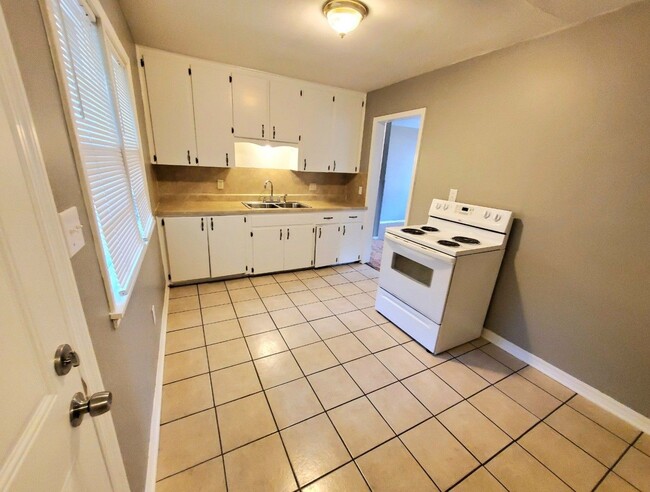 Building Photo - 2 Bed 1 Bath in the Country Estates Additi...