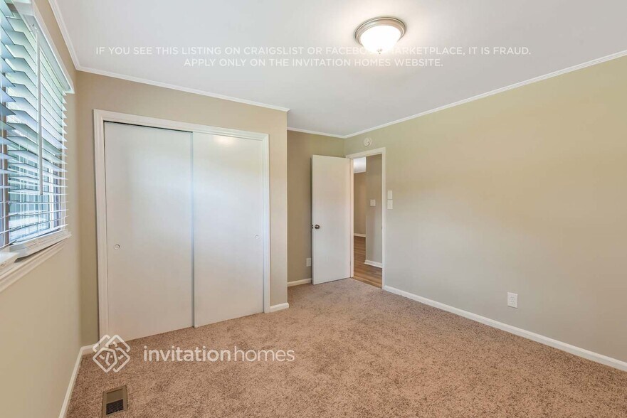 Building Photo - 1824 Hollandale Dr
