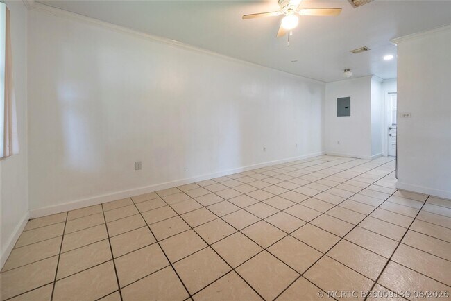 Building Photo - 6170-6172 SW 43rd St