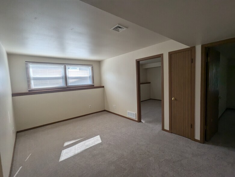 Building Photo - 3351 S 113th St