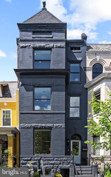 Building Photo - 2460 Ontario Rd NW