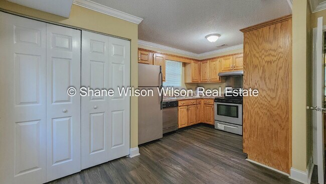 Building Photo - Cozy 2 Bedroom 1-1/2 Bath Duplex in Rossville.  Come View today!!