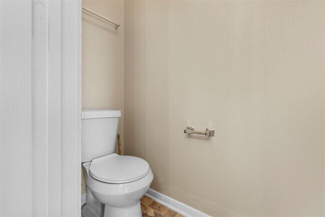 Building Photo - 2423 Pinpoint Dr