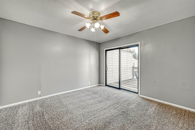 Building Photo - 11733 Lakeside Pl Dr