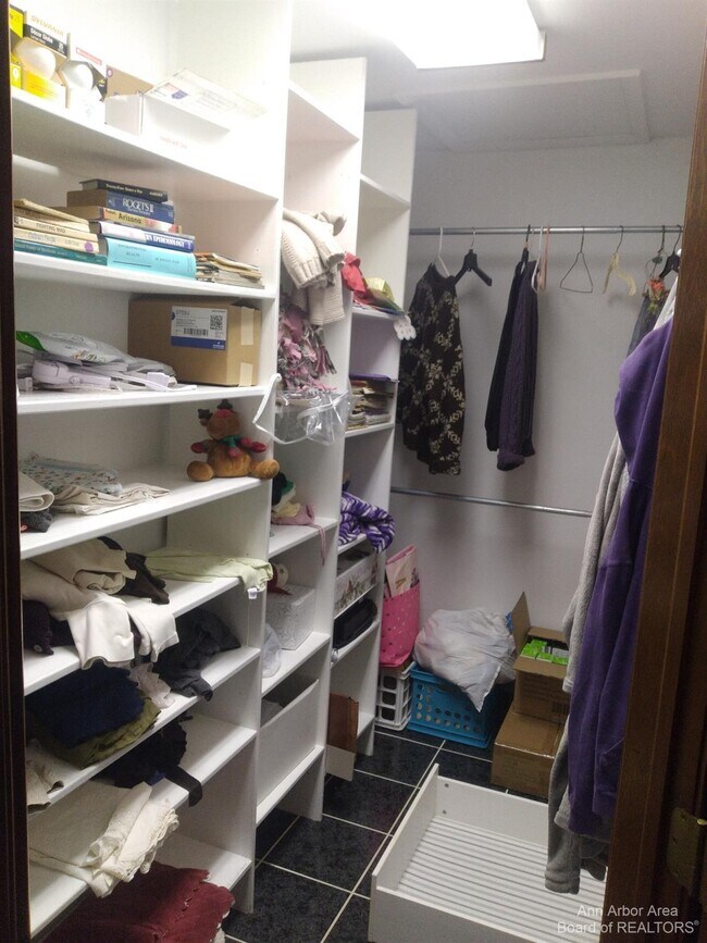 Building Photo - 5383 Textile Rd