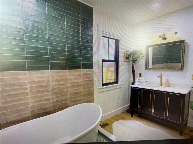 Building Photo - 911 S Main St