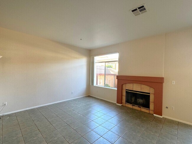 Building Photo - Beautifully Upgraded 2 Bed / 2.5 Bath Townhome in Tristan Community – Rancho San Diego