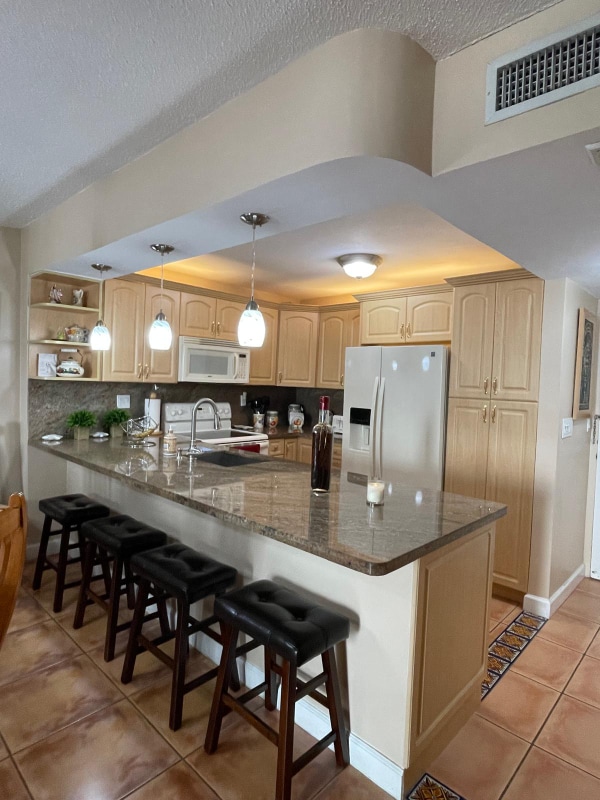 Building Photo - 3725 S Ocean Dr