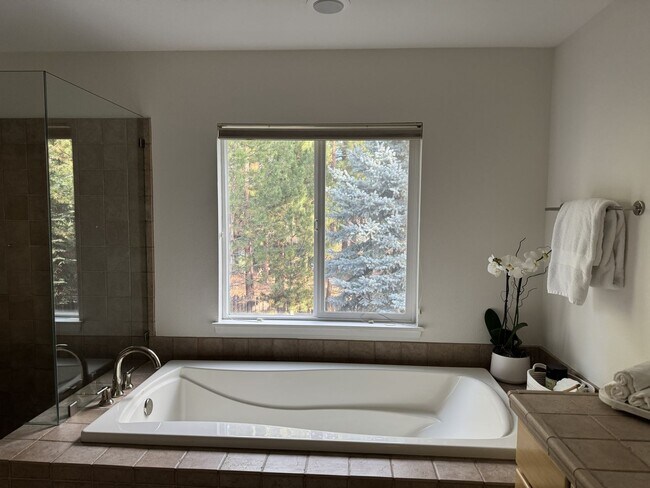 Building Photo - 3 Bed 2.5 Bath - The Parks at Broken Top.