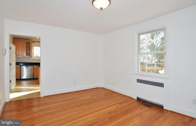 Building Photo - 4630 River Rd