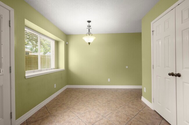 Building Photo - 8723 Creek Willow Dr