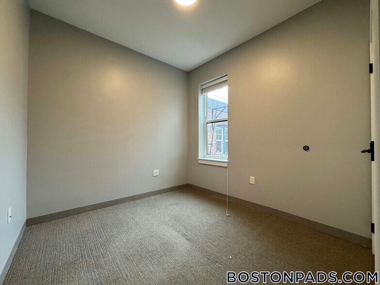 Building Photo - 100 Hemenway St