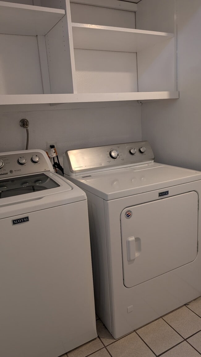 Building Photo - 22113 Burbank Blvd