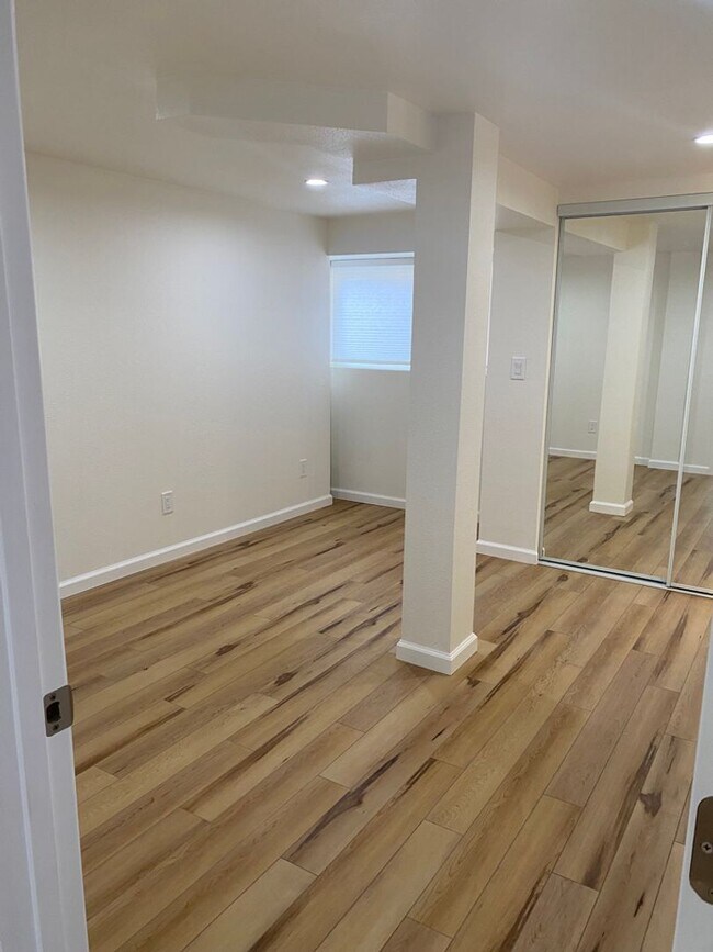 Building Photo - LIVE NEAR THE BEACH & MISSION BAY! 2BD/2BA...