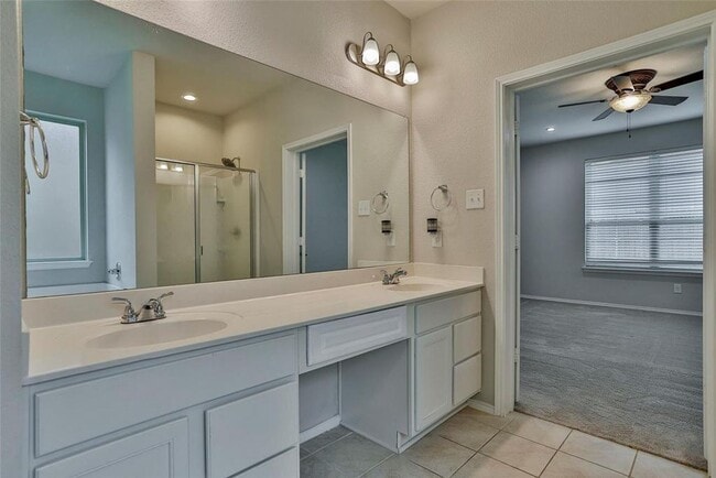 Building Photo - COMING SOON, DARLING HOME IN DENTON!