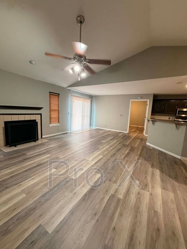 Building Photo - 2430 E Manitou St