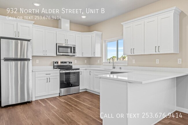 Building Photo - 932 N Alder St