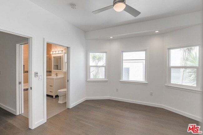 Building Photo - 31 Breeze Ave