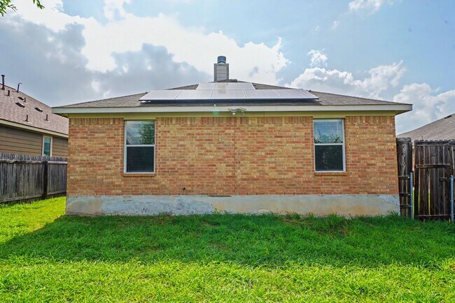 Building Photo - Spacious Single-Story Home with Solar Panels - Realtor Commission: $500