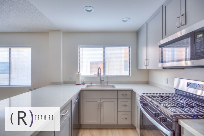 Building Photo - A Newly Renovated Contemporary Condo in Gl...